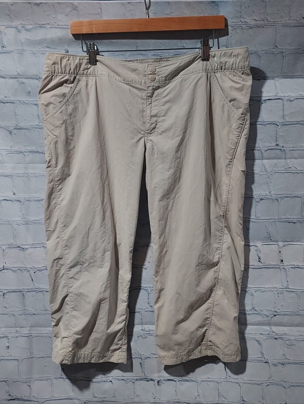 Columbia Women’s Large Capri Cropped Pants Hiking Outdoors Gorpcore Nylon
